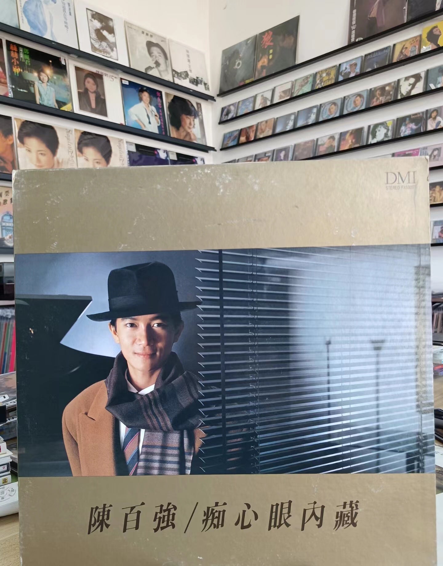 陳百強(英語:Danny Chan Pak Keung ; 1958年9月7日-1993年10月25日),香港男歌手兼作曲人,1979至1992年期間活躍於香港樂壇,是八十年代樂壇「三王一後」中的一員。他的情歌在樂壇中一直位於頂尖地位,流行至今,代表作有《等》、《一生何求》、《漣漪》、《偏偏喜歡你》、《今宵多珍重》、《深愛著你》、《有了你》等。2009年他獲追頒「金針獎」。