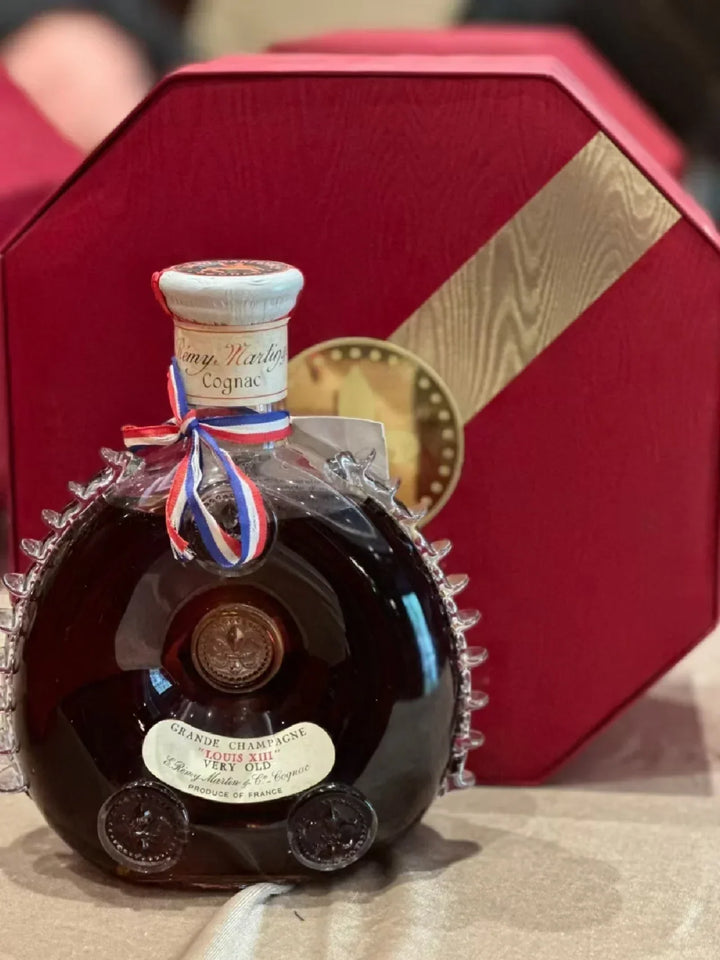 Louis XIII: Decanter, Label, Certificate and Accessory Checklist reference image for identification and condition review