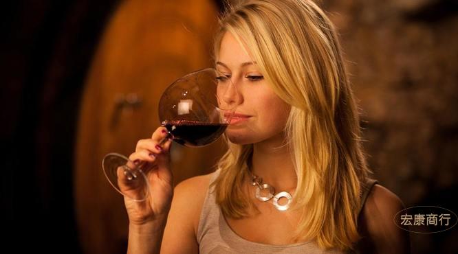 Wine Checks Before Opening: Vintage, Fill Level, Closure and Storage reference image for identification and condition review