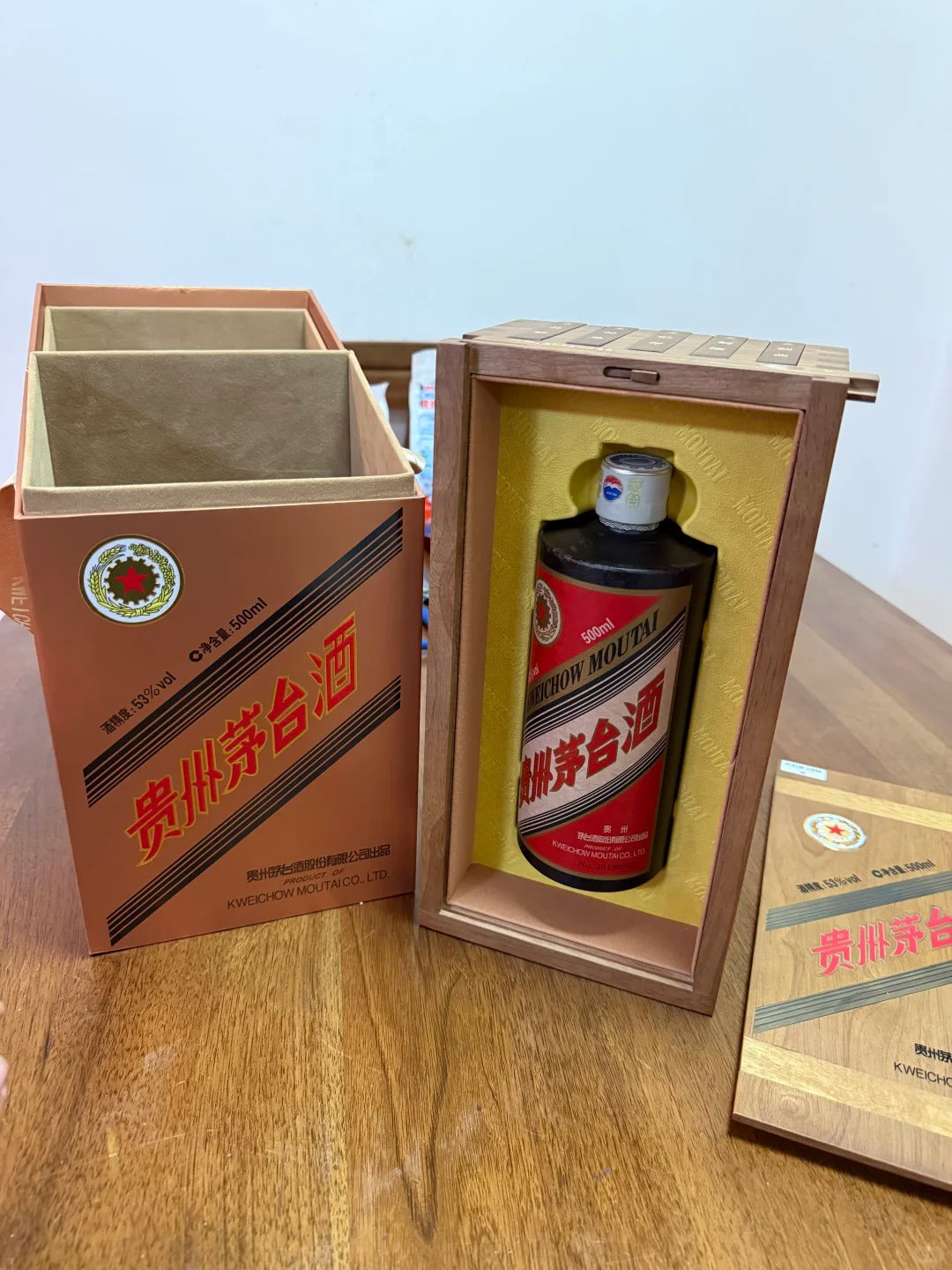 Moutai ‘Iron Cap’ and ‘Sunflower’: Closure, Label and Era Evidence reference image for identification and condition review