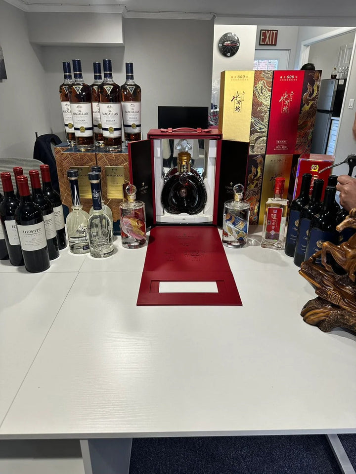 Louis XIII: Decanter Era and Visible Features reference image for identification and condition review