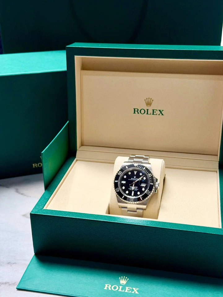 Rolex Submariner and Daytona: Reference, Appearance, Box and Papers reference image for identification and condition review