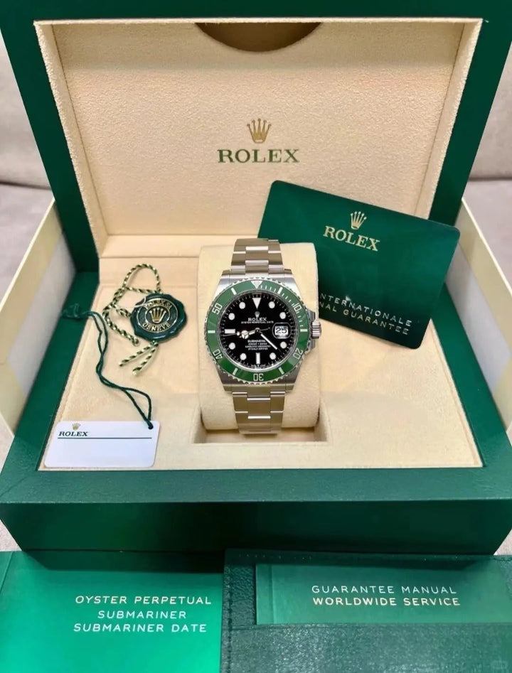 Rolex Submariner and Daytona: Reference, Condition, Box and Papers reference image for identification and condition review