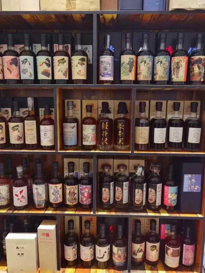 Karuizawa and Hanyu: Distillery, Bottler and Label History reference image for identification and condition review