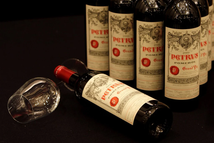 Pétrus: Estate Background, Vintage and Bottle Condition reference image for identification and condition review