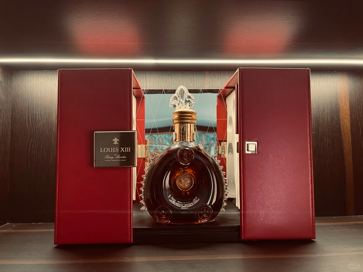 Louis XIII and Hennessy X.O: Brand, Expression, Bottle and Accessories reference image for identification and condition