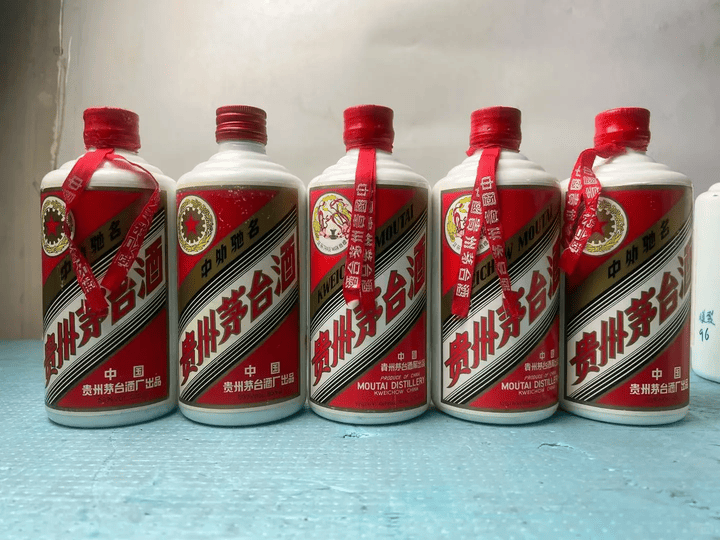 「案例式情境：五瓶經典茅台酒｜品牌與品名、度數與容量、附件核對」文章封面圖片