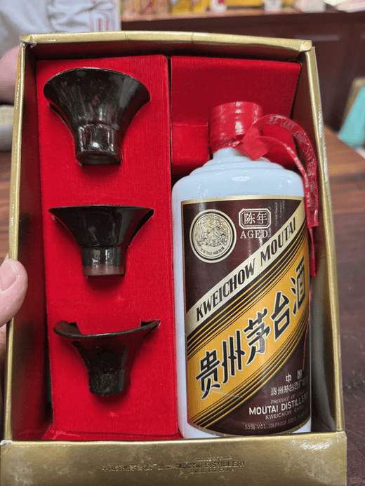 宏康商行回收日誌：藏在儲物間的驚喜——陳年茅台酒禮盒回收記