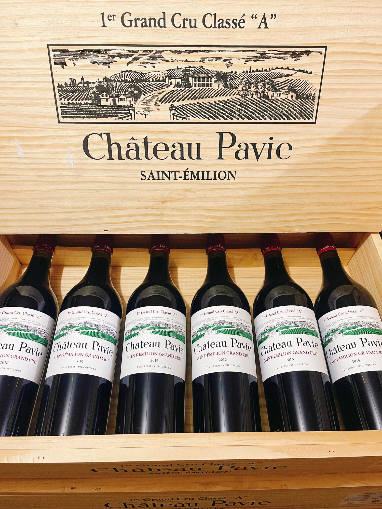 Bordeaux 2000, 2005, 2009 and 2010: Compare Producer Before Vintage reference image for identification and condition review