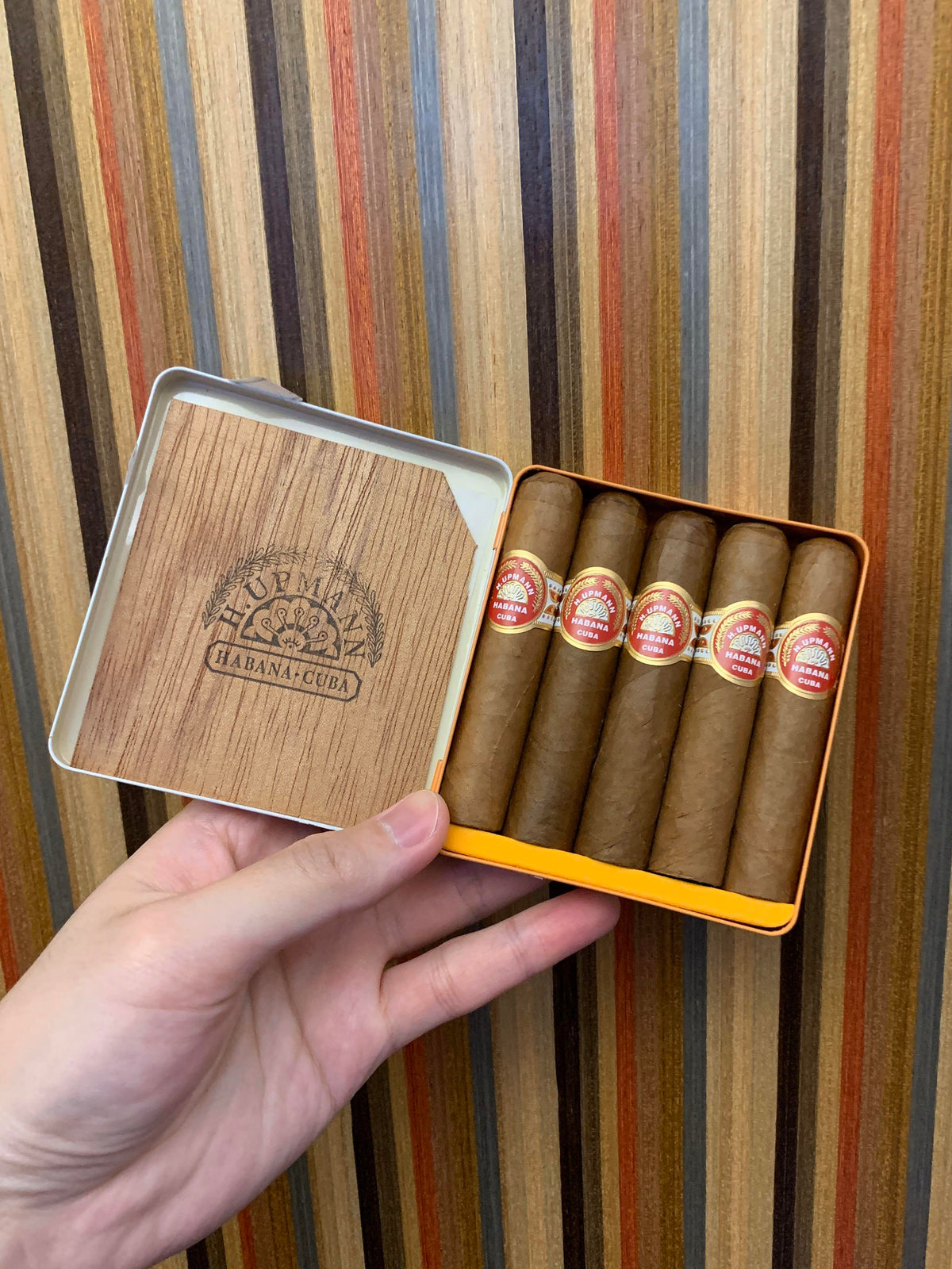 雪茄 收購古巴雪茄Cigar 烏普曼Hupmann系… 瓶身正面照｜宏康酒行回收參考